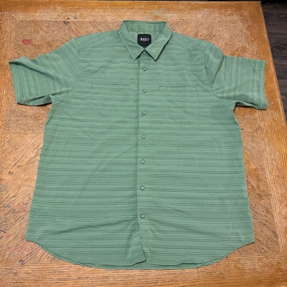 5.11 Tactical Ellis Sz Large Steam Green Gray Stripe Pockets Snaps Short Sleeve - Picture 1 of 7